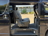 ちなみにハイエースはスーパーGL以上のグレードになると後席クーラー&ヒーターも標準装備!運転席とは独立してオンオフできるから全シーズン快適に過ごせます。