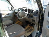 内外装クリーニング済みのお車です。入庫時に磨き作業を行い艶やかなクールカーキパールメタリック(ZVD)になります。