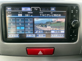 フルセグTV、ナビ、CD/DVD、Bluetoothオーディオなど多機能なデッキ付き♪