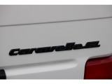 リアに輝くCaravelleのエンブレム。商用車をルーツに持ちながら、乗用車としての快適性を追求したヴァナゴンの個性を物語ります。