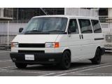 四角いボディに短いノーズ。限られた車体寸法を最大限に生かした合理的な設計。道具としての美しさが感じられる一台です。