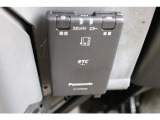 パナソニック製ETC車載器を装備。高速道路を利用したロングドライブにも便利で、旅の行動範囲を広げてくれる実用装備です。