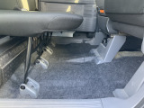後部座席は、使用された痕跡がほとんど無く、綺麗な状態です。