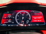 【展示場】車両スペースで、いつでも明るいライトの下で天候に左右されることなくはっきりと車の状態を確認することができます。専用駐車場有り。電車でお越しの際はご連絡いただければお迎えに上がります【送迎】
