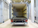 荷台内寸:425&times;188&times;190 東プレ/F186142 リア3枚観音扉 冷凍機 東プレ/XV32LSC-M -30℃設定-10度確認 格納ゲート 1,000㎏ 極東/CG1001H-B3MRA2 リモコン付