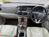 V40クロスカントリー T5 4WD 革シート ナビ Tベルト済 バックカメラ
