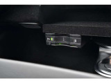 【気持ち良くご納車致します】仕上げ専門スタッフによる、専用ポリッシャーによるボディの磨き仕上げ、ホイール、タイヤハウス内側の清掃、内装の抗菌クリーニング、各部スイッチ、ハンドル、細部の清掃を行います。