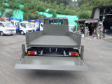 重い機材や資材を安全かつスムーズに積み下ろしが行えます。