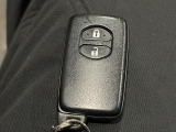 【スマートキー】 車内へのアクセス楽々、今や必須アイテムの「スマートキー」には、キー複製防止「イモビライザー」まで備わっております。