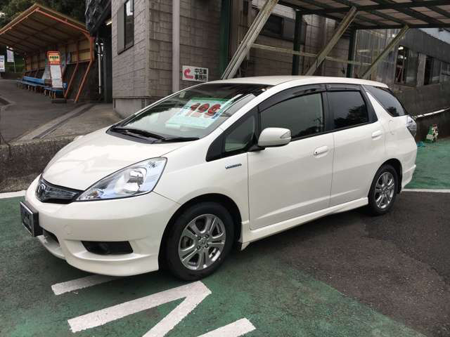 中古車 ホンダ フィットシャトルハイブリッド 1 3 スマートセレクション 52 000km ホワイト 静岡県 108万円 中古車情報 中古車検索なら 車選びドットコム