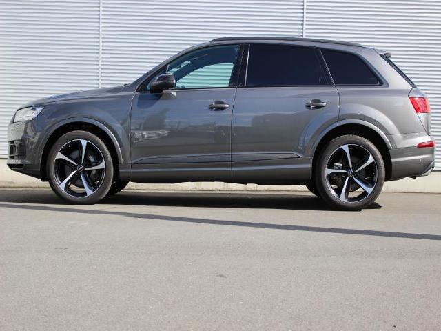 中古車 アウディ Q7 サムライ エディション 4wd 18 000km グレー 神奈川県 638万円 中古車情報 中古車検索なら 車 選びドットコム