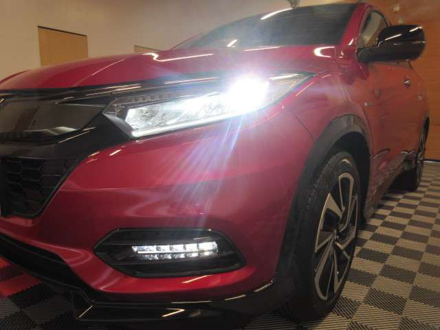 中古車 ホンダ ヴェゼル 1 5 ハイブリッド Rs ホンダセンシング の中古車詳細 登録済未使用車 5km走行 レッドメタリック 愛知県 264 9万円 中古車情報 中古車検索なら 車選びドットコム 車選び Com