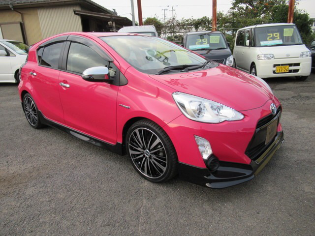 中古車 トヨタ アクア 1 5 G ブラックソフトレザーセレクション の中古車詳細 48 000km ピンク 徳島県 109万円 中古車情報 中古車検索なら 車選びドットコム 車選び Com