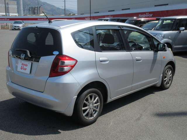 中古車 ホンダ フィット 1 3 G の中古車詳細 92 000km シルバー 島根県 24万円 中古車情報 中古車検索なら 車選びドットコム 車選び Com