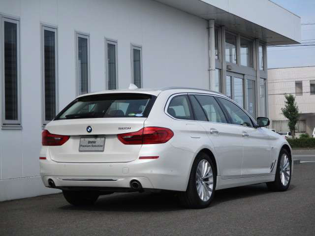 中古車 Bmw 523iツーリング ラグジュアリー の中古車詳細 8 000km ホワイト 徳島県 438万円 中古車情報 中古車 検索なら 車選びドットコム 車選び Com 中古車 Bmw 523iツーリング ラグジュアリー の中古車詳細 8 000km ホワイト 徳島県 438万円 中古車情報 中古車 検索なら 車選びドットコム 車選び Com