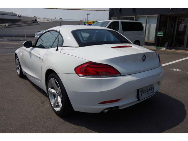 中古車 Bmw Z4 Sドライブ 23i の中古車詳細 79 000km ホワイト 香川県 217万円 中古車情報 中古車検索なら 車選びドットコム 車選び Com