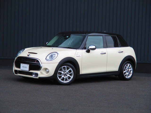 中古車 Bmw ミニ クーパー S の中古車詳細 22 000km ホワイトブラック 群馬県 268万円 中古車情報 中古車検索なら 車 選びドットコム 車選び Com