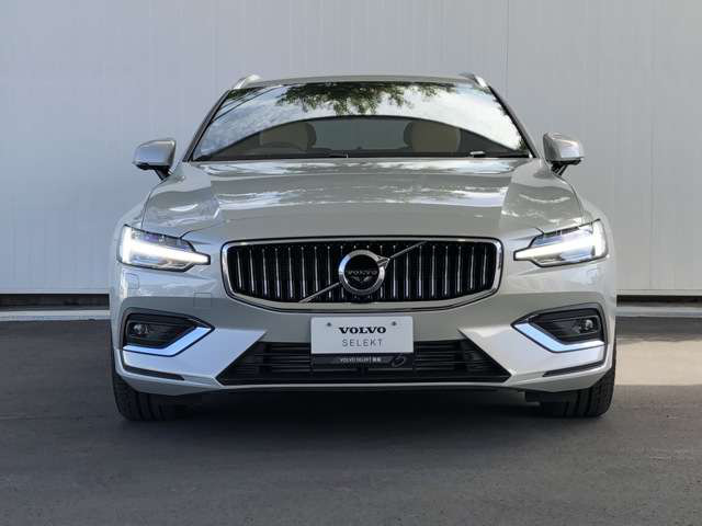 中古車 ボルボ V60 T5 インスクリプション の中古車詳細 3 000km グレー 山梨県 500万円 中古車情報 中古車検索なら 車 選びドットコム 車選び Com