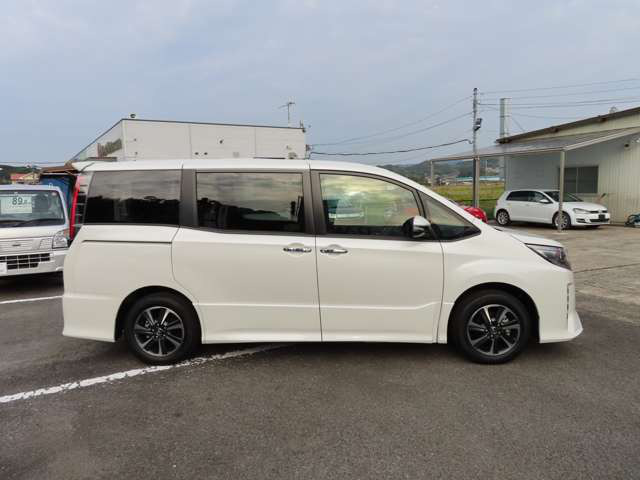 中古車 トヨタ ノア 2 0 Si W B Ii の中古車詳細 登録済未使用車 12km走行 パール 長崎県 275 8万円 中古車 情報 中古車検索なら 車選びドットコム 車選び Com