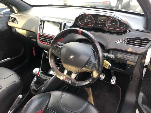 中古車 プジョー 8 Gti の中古車詳細 38 000km ホワイト 宮城県 135万円 中古車情報 中古車検索なら 車選びドットコム 車選び Com