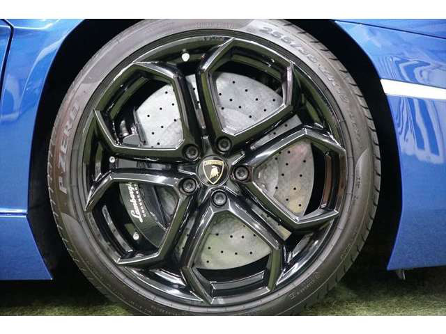 中古車 ランボルギーニ アヴェンタドール Lp700 4 4wd エレガンテプラス 右ハンドル ディーラー車 の中古車詳細 8 000km ブルーケーラム 東京都 3 380万円 中古車情報 中古車検索なら 車選びドットコム 車選び Com