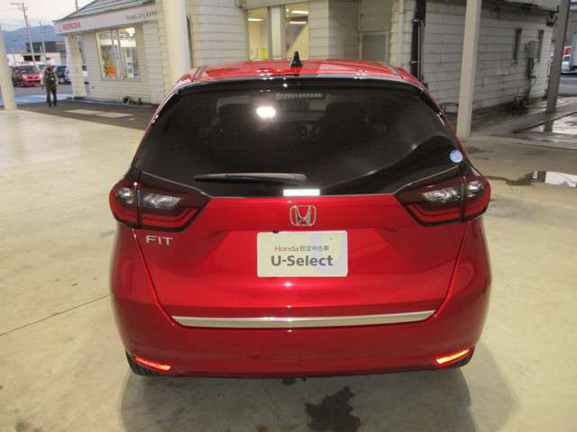 中古車 ホンダ フィット 1 3 Y 4wd の中古車詳細 10 000km レッドパール 福井県 199 8万円 中古車情報 中古車 検索なら 車選びドットコム 車選び Com