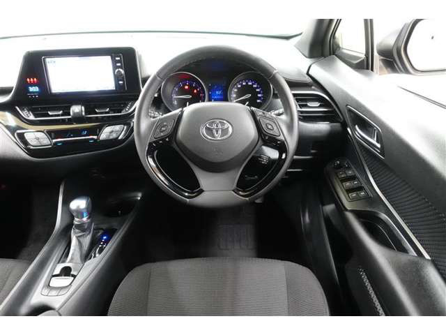 中古車 トヨタ C Hr 1 2 S T 4wd の中古車詳細 29 000km シルバー 愛媛県 1万円 中古車情報 中古車 検索なら 車選びドットコム 車選び Com