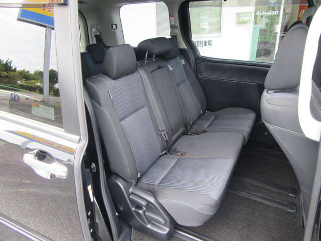 中古車 トヨタ ヴォクシー 2 0 Zs 煌 の中古車詳細 66 000km ブラック 山口県 5万円 中古車情報 中古車検索なら 車 選びドットコム 車選び Com