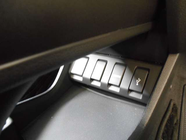 中古車 ホンダ ヴェゼル 1 5 ハイブリッド Z ホンダセンシング 2 000km ダークブルー 神奈川県 258 5万円 中古車情報 中古車検索なら 車選びドットコム 車選び Com