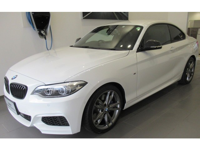 中古車 Bmw M240iクーペ の中古車詳細 14 000km ホワイト 神奈川県 458万円 中古車情報 中古車検索なら 車選びドットコム 車選び Com