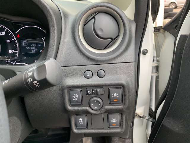 中古車 日産 ノート 1 2 X Dig S の中古車詳細 77 000km パール 秋田県 49万円 中古車情報 中古車検索なら 車選びドットコム 車選び Com