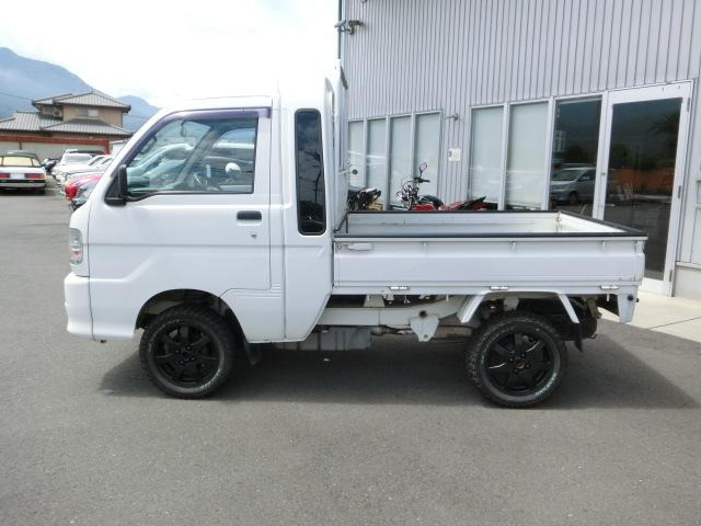 中古車 ダイハツ ハイゼットトラック ジャンボ 5速mt 2インチリフトアップ の中古車詳細 70 000km ホワイト 香川県 49 8万円 中古車情報 中古車検索なら 車選びドットコム 車選び Com