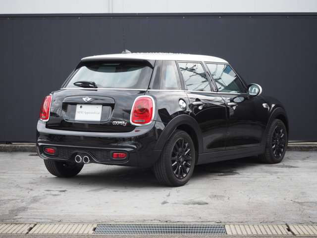 中古車 Bmw ミニ クーパー S の中古車詳細 51 000km ブラックホワイト 石川県 230万円 中古車情報 中古車検索なら 車選びドットコム 車選び Com