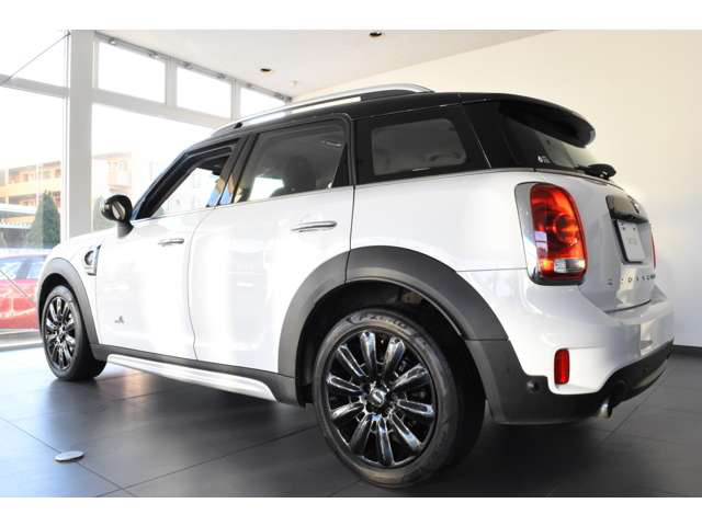 中古車 Bmw ミニクロスオーバー クーパー Sd オール4 4wd の中古車詳細 32 000km ホワイト 千葉県 379 9万円 中古車情報 中古車検索なら 車選びドットコム 車選び Com