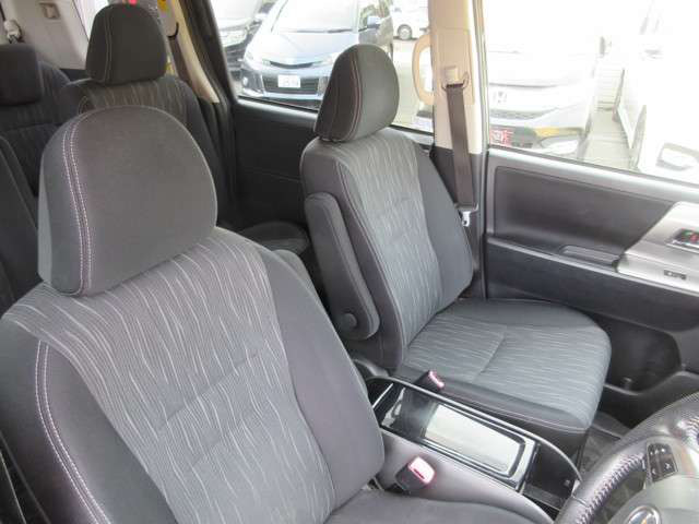 中古車情報 トヨタ ヴォクシー 2 0 Zs 煌 修復歴無し の中古車詳細 走行距離 9 5万km カラー ブラック 販売地域 千葉県千葉市花見川区 中古車を探すなら Carme カーミー 中古車