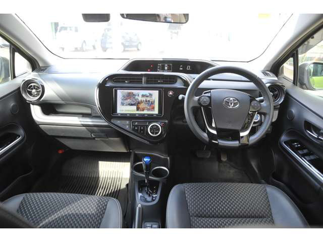 中古車 トヨタ アクア 1 5 クロスオーバー 25 000km グリーン 北海道 144万円 中古車情報 中古車検索なら 車選びドットコム 車選び Com