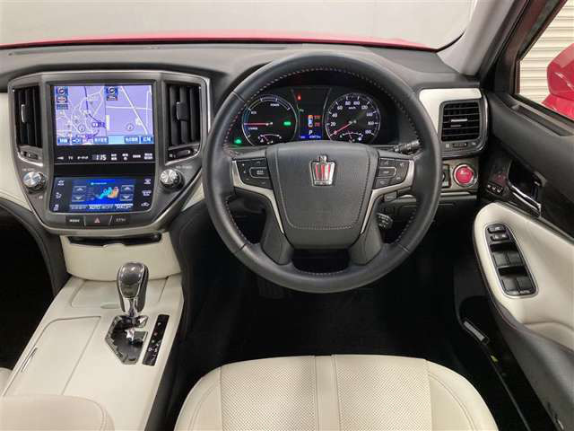 中古車 トヨタ クラウンハイブリッド アスリート 2 5 G リボーン ピンク の中古車詳細 44 000km ピンク 滋賀県 290万円 中古車情報 中古車検索なら 車選びドットコム 車選び Com