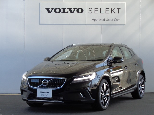中古車 ボルボ V40クロスカントリー D4 ダイナミック エディション ディーゼル の中古車詳細 登録済未使用車 90km ブラック 岡山県 385万円 中古車情報 中古車検索なら 車選びドットコム 車選び Com