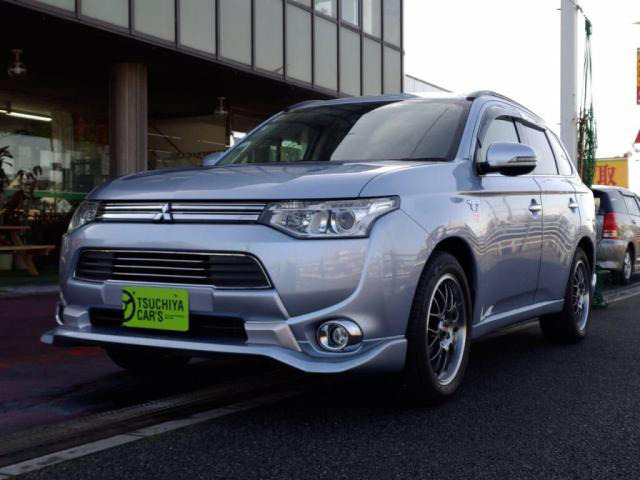 中古車 三菱 アウトランダーphev 2 0 G ナビパッケージ 4wd の中古車詳細 65 000km ミズイロ 千葉県 162 8万円 中古車情報 中古車検索なら 車選びドットコム 車選び Com