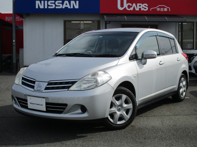 中古車 日産 ティーダ 1 5 15g の中古車詳細 46 000km シルバー 滋賀県 29 9万円 中古車情報 中古車検索なら 車選びドットコム 車選び Com