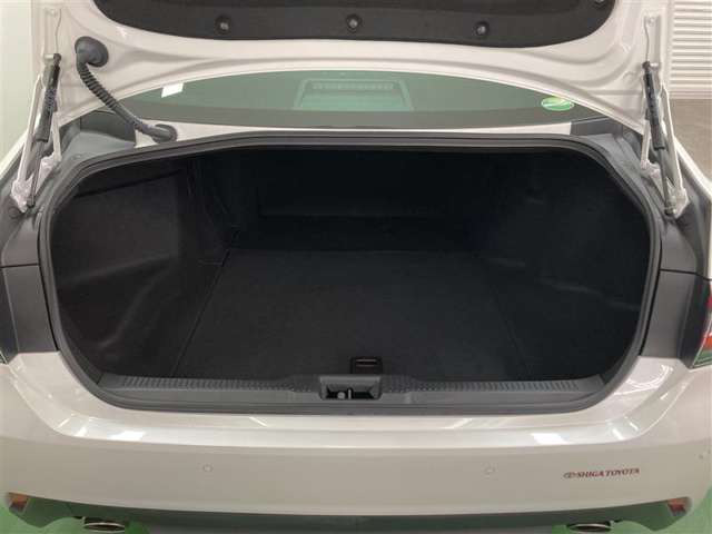 中古車 トヨタ クラウンハイブリッド 2 5 S Cパッケージ の中古車詳細 14 000km パールメタリック 滋賀県 355万円 中古車情報 中古車検索なら 車選びドットコム 車選び Com