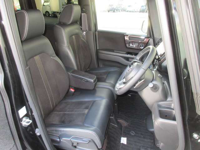 中古車 ホンダ N Boxカスタム G L ターボ ホンダセンシング の中古車詳細 29 000km ブラックパール 埼玉県 149 5万円 中古車情報 中古車検索なら 車選びドットコム 車選び Com