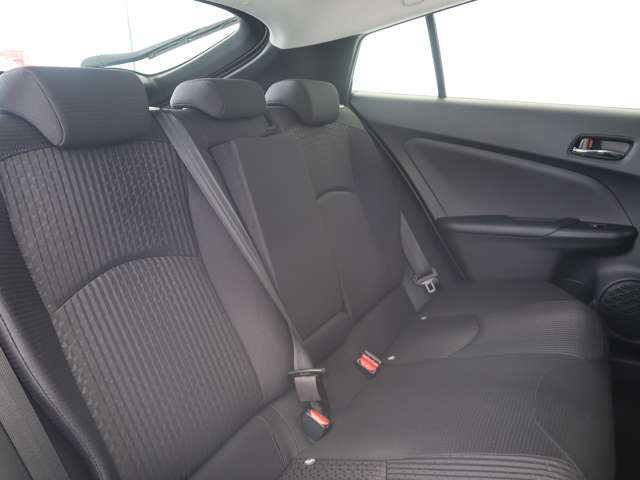 中古車 トヨタ プリウス 1 8 S の中古車詳細 21 000km パールメタリック 富山県 193万円 中古車情報 中古車検索なら 車選びドットコム 車選び Com