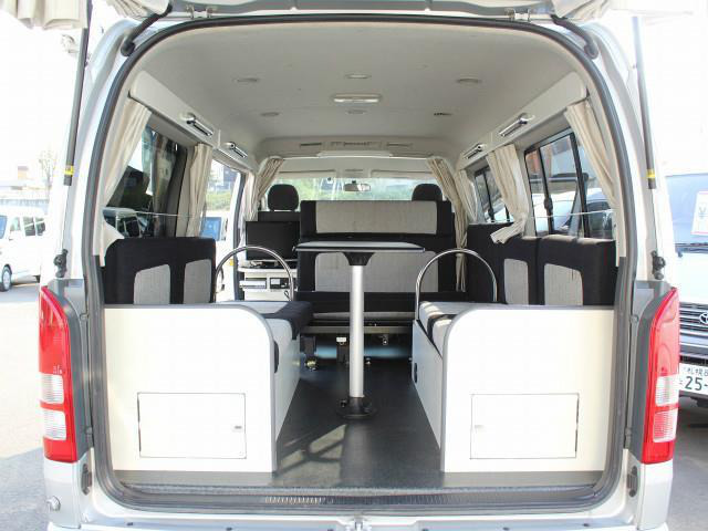 中古車 トヨタ ハイエース ナッツrv ファミモ タイプa 4wd の中古車詳細 51 333km シルバー 北海道 398万円 中古 車情報 中古車検索なら 車選びドットコム 車選び Com