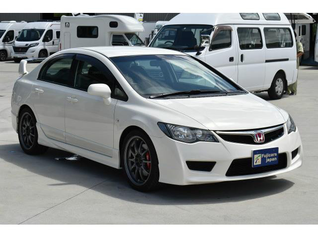 中古車 ホンダ シビックタイプr 2 0 無限 Rr 車高調 18aw の中古車詳細 9 013km ホワイト 兵庫県 429万円 中古 車情報 中古車検索なら 車選びドットコム 車選び Com