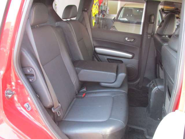 中古車 日産 エクストレイル 2 0 gt S ディーゼル 4wd の中古車詳細 29 000km レッド 東京都 1 8万円 中古車情報 中古車検索なら 車選びドットコム 車選び Com