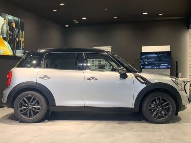 中古車 Bmw ミニクロスオーバー クーパー S の中古車詳細 65 000km シルバー 山口県 139 8万円 中古車情報 中古車 検索なら 車選びドットコム 車選び Com