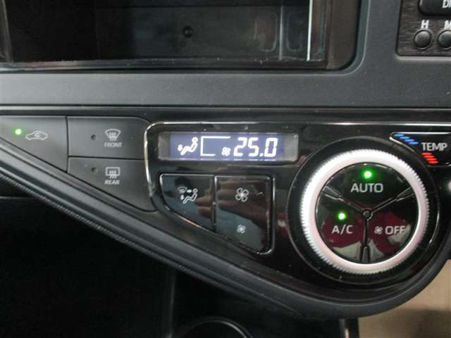 中古車 トヨタ アクア 1 5 L の中古車詳細 26 000km シルバー 熊本県 94 6万円 中古車情報 中古車検索なら 車選びドットコム 車選び Com