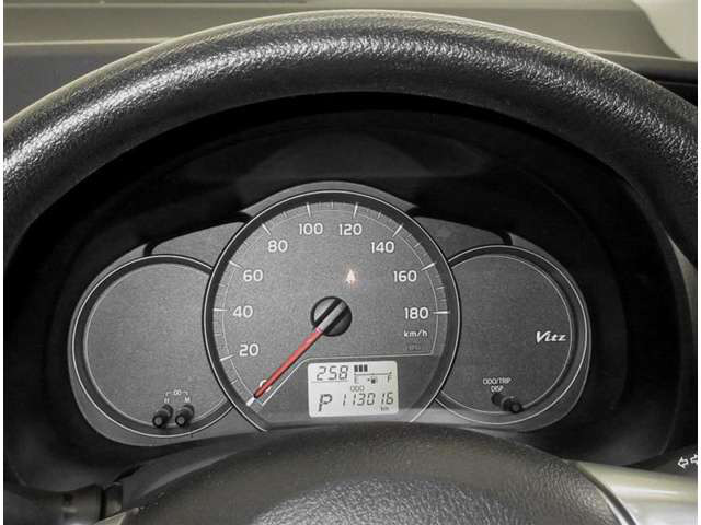 中古車 トヨタ ヴィッツ 1 0 F スマイルエディション の中古車詳細 114 000km シルバーメタリック 長野県 39 6万円 中古車情報 中古車検索なら 車選びドットコム 車選び Com