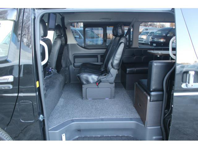 中古車 トヨタ ハイエース 2 7 Gl ロング ミドルルーフ 車中泊仕様 ベッドキット の中古車詳細 48 105km ブラック 茨城県 329万円 中古車情報 中古車検索なら 車選びドットコム 車選び Com